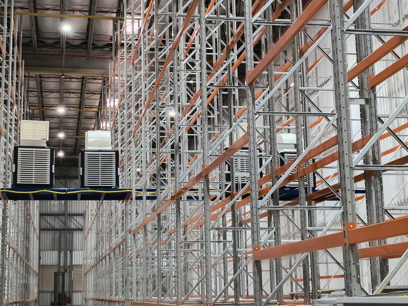 Centro de distribuição climatizado com climatizadores evaporativos